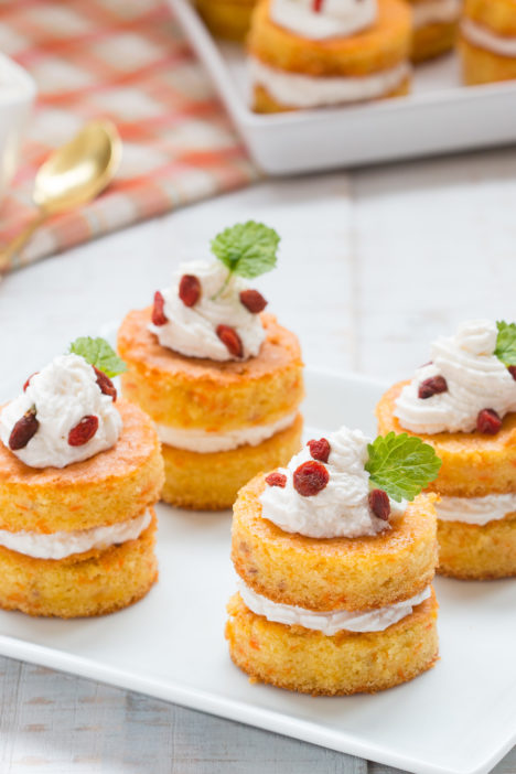 mini torte od mrkve s kremom od krem sira