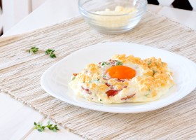 Dekonstrukcija doručka – jaje na oko i pečena slanina