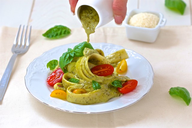 tjestenina široki rezanci s domaćim Pesto umakom od Dukat brzo i fino vrhnja