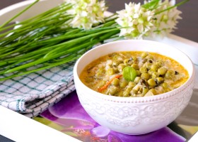 Ljuta juha od špinata, graška i Jalapeno paprika