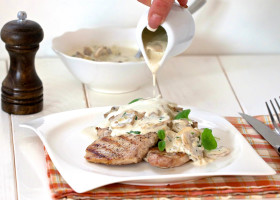 Svinjski odrezak s umakom od šampinjona
