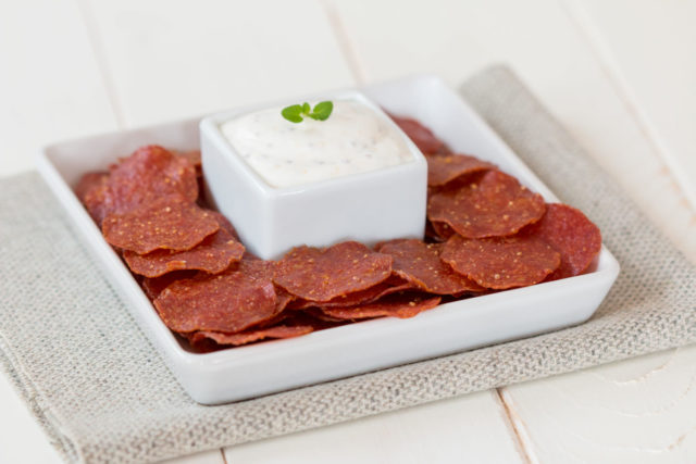hrskavi čips od trajne salame