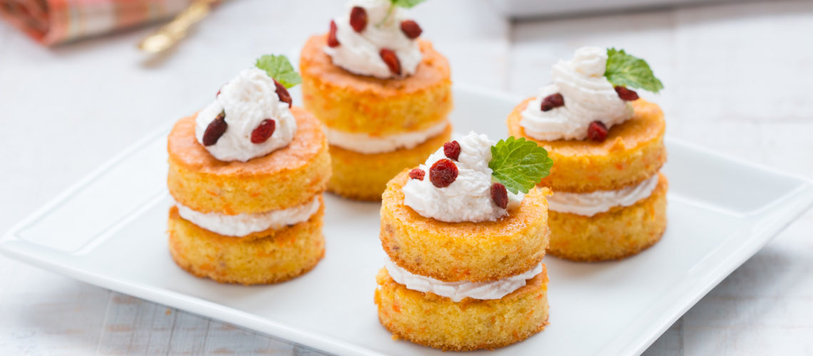 mini torte od mrkve s kremom od krem sira
