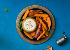 Hrskavi batat uz umak od indijskih oraščića