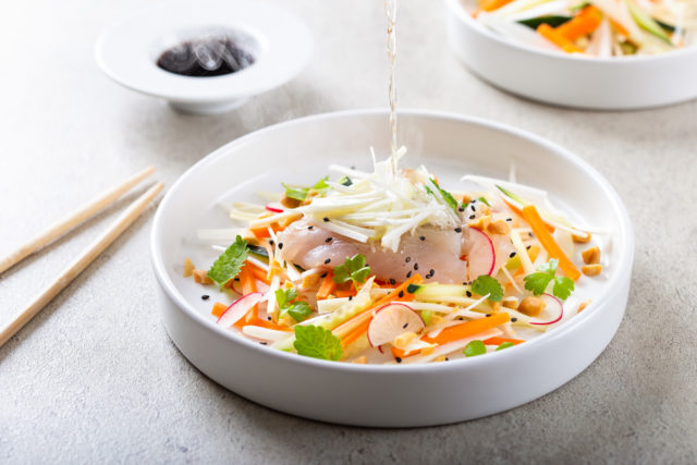 Sashimi od brancina u toploj salati Darkova Wev kuharica Cromaris recept--2