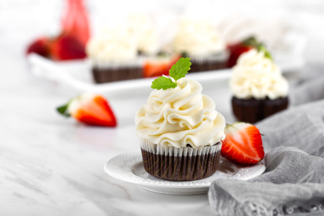 Cupcake s krem sirom i jagodama Darkova Web Kuharica Dukat Presiden krem svježi sir recept