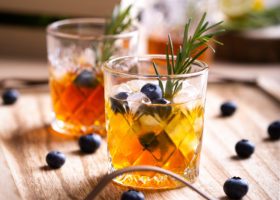 “Burbon i borovnice” ljetni koktel