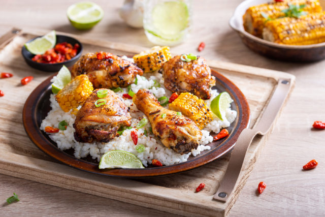 Nando's PERi-PERi piletina s rižom i kukuruzom
