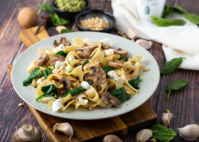 Široki rezanci s gljivama i špinatom