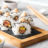 Uramaki sushi rolice punjene pikantnom tunom